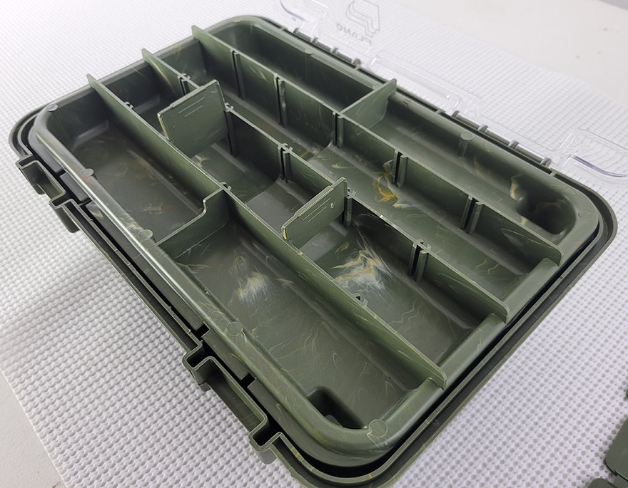 upper portion features a lift out tray